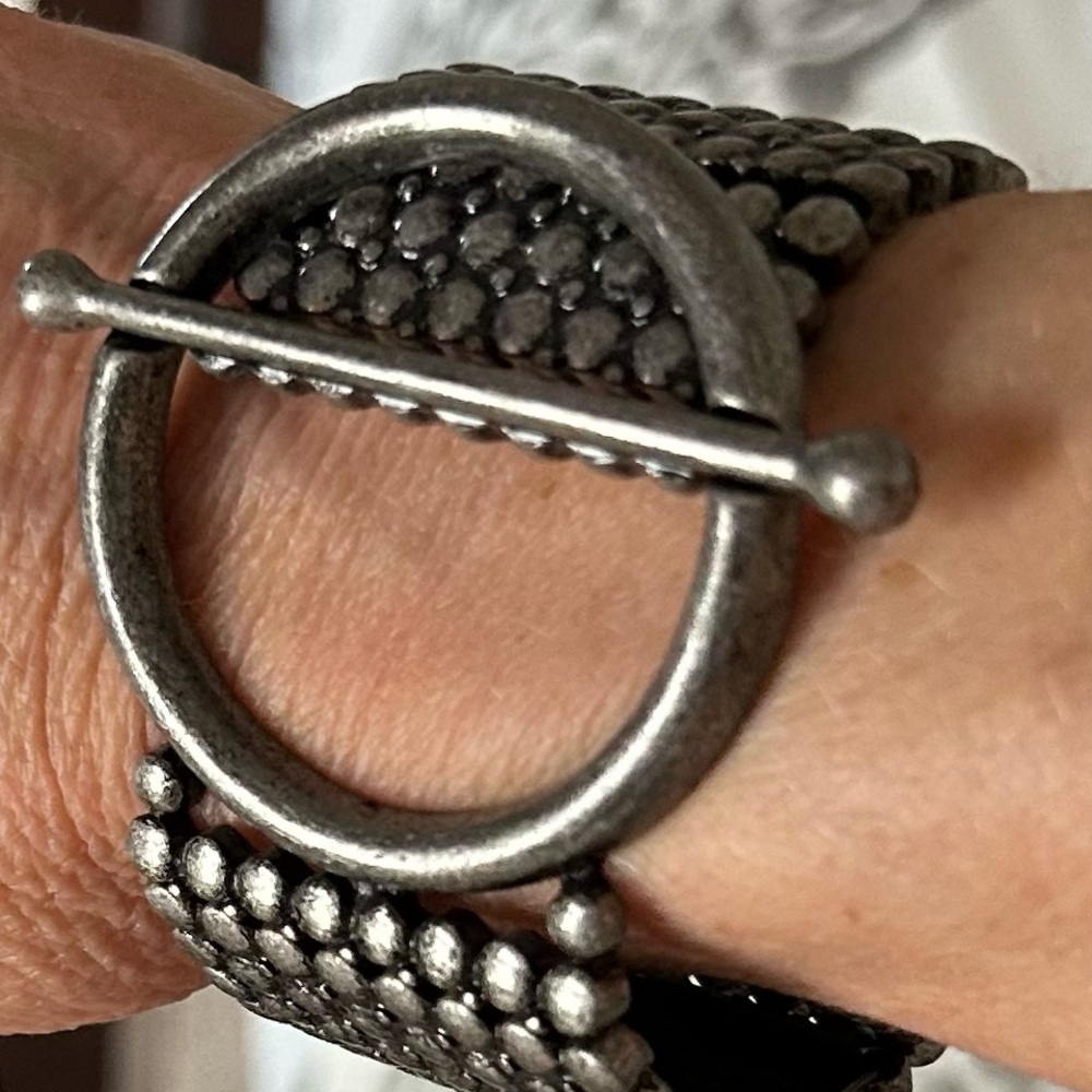 Edgy, super stylish antiqued metal bracket